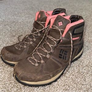 Columbia Culvert Mid Omni Tech Hiking
Boots Waterproof 9